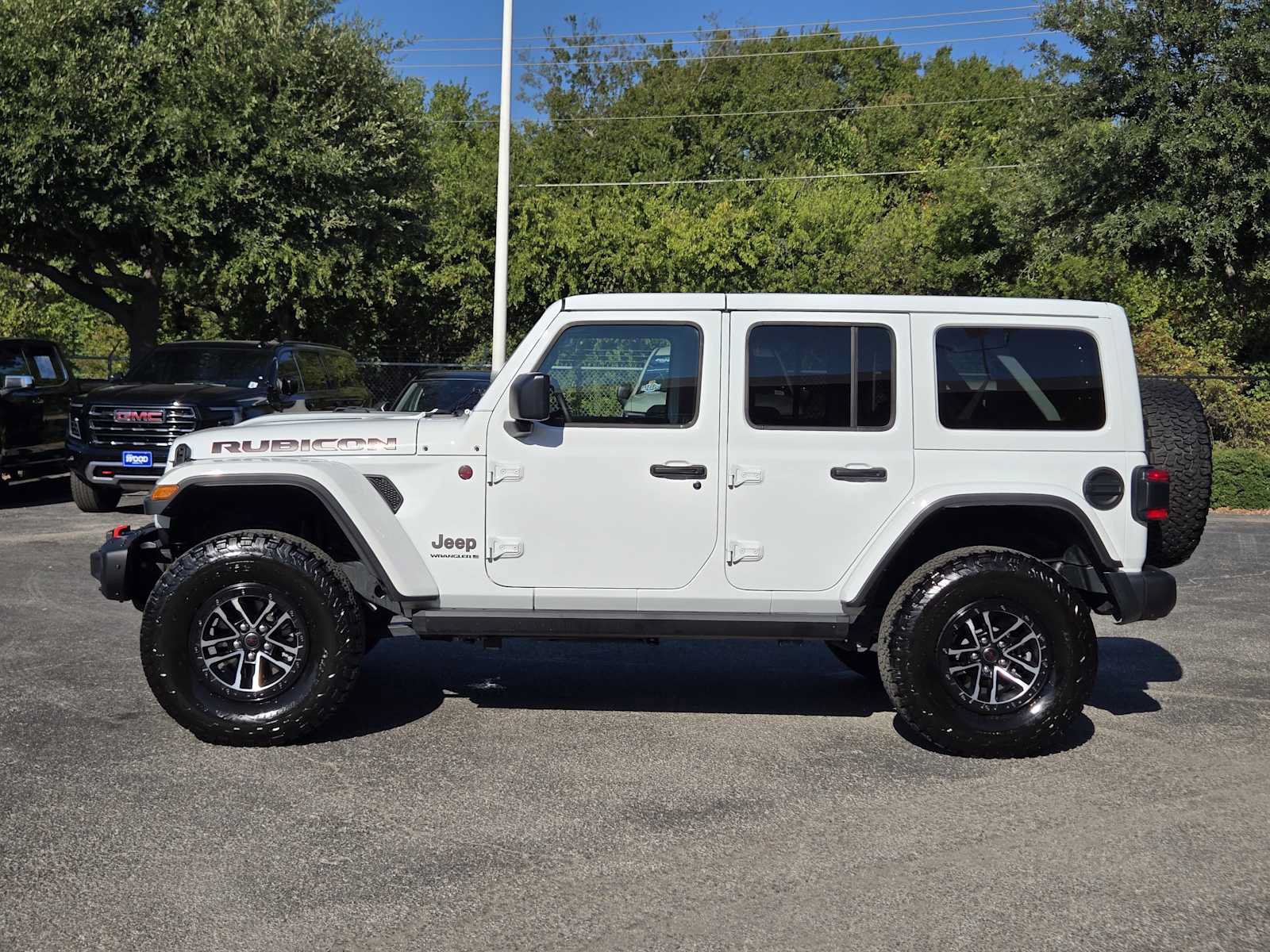 Used 2025 Jeep Wrangler Unlimited Rubicon w/ XTREMEE 35" Tire Package AWD/4WD image 4