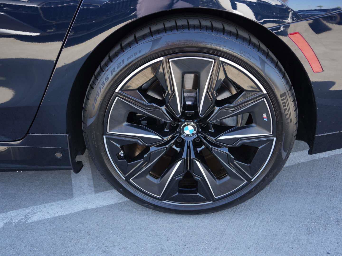 Used 2025 BMW i7 xDrive60 image 6