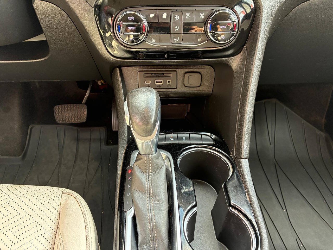 Used 2021 Buick Encore GX Essence w/ Advanced Technology Package FWD image 18