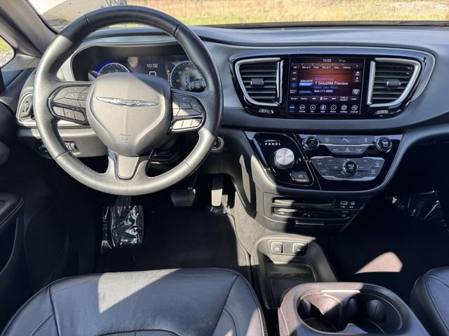 Used 2020 Chrysler Pacifica Touring-L Plus image 2