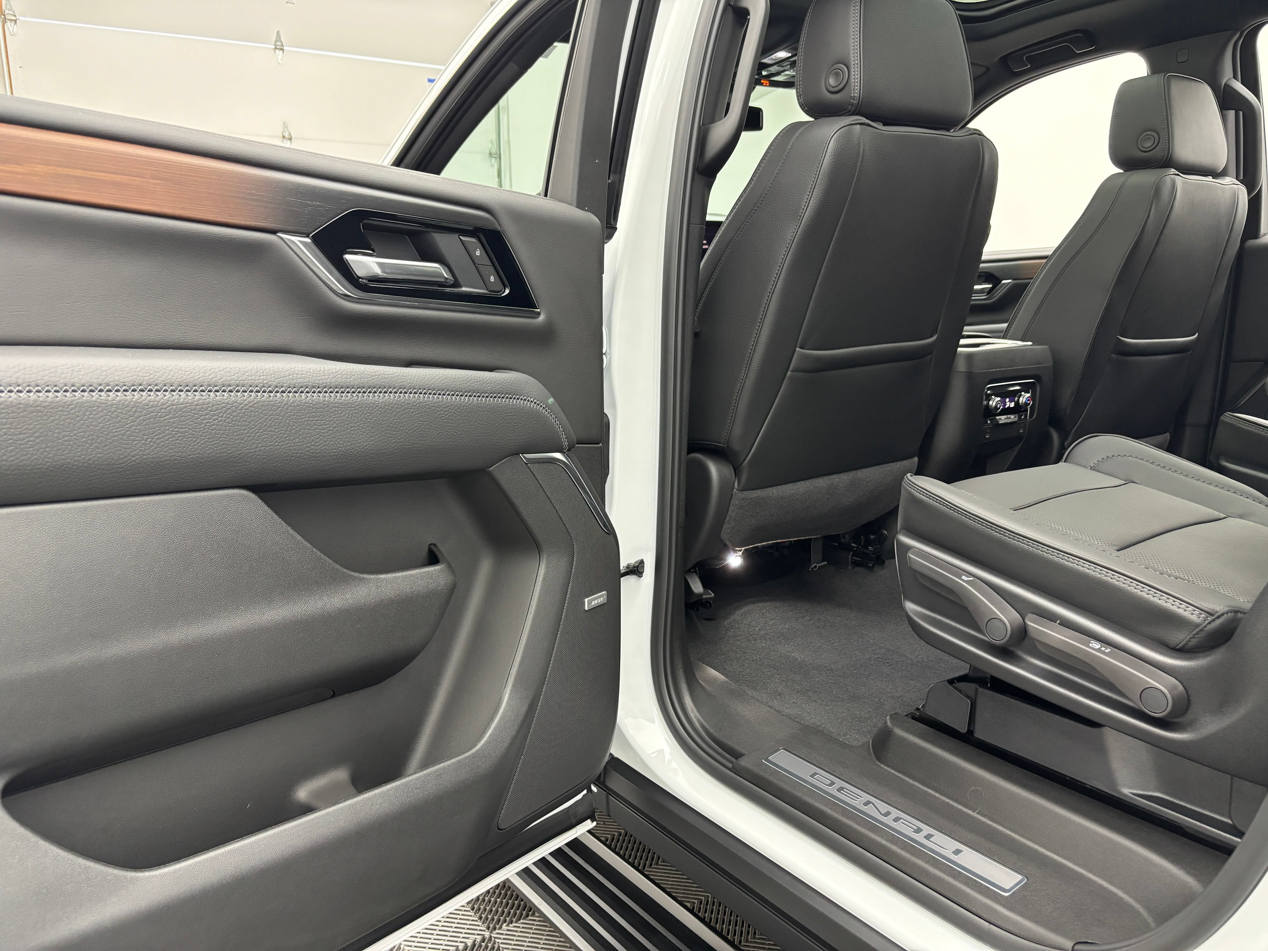 New 2026 GMC Yukon XL Denali w/ Sun & Power Step Package AWD/4WD image 43