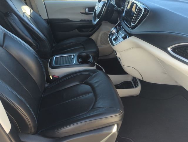 Used 2021 Chrysler Pacifica Touring-L w/ Uconnect Theater Family Group AWD/4WD image 25
