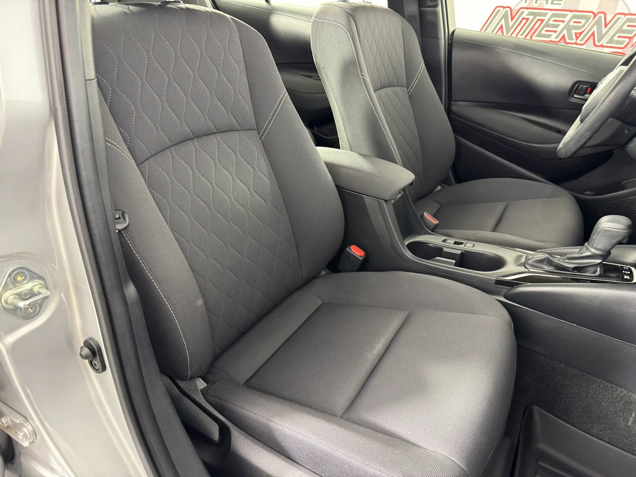 Used 2025 Toyota Corolla LE FWD image 30
