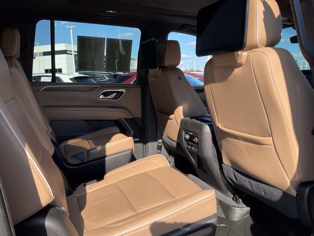Used 2021 Chevrolet Suburban Premier w/ Premium Package AWD/4WD image 22