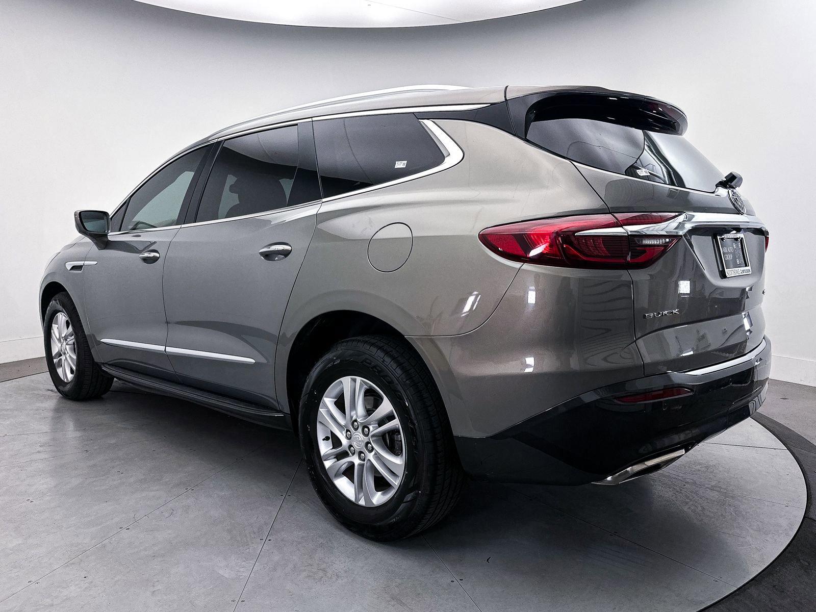 Used 2018 Buick Enclave Essence AWD/4WD image 14