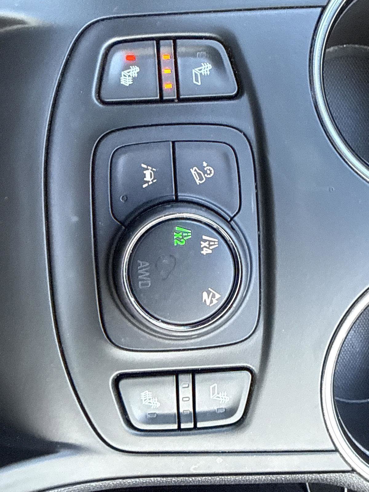 Used 2023 GMC Terrain SLE w/ Driver Convenience Package image 16