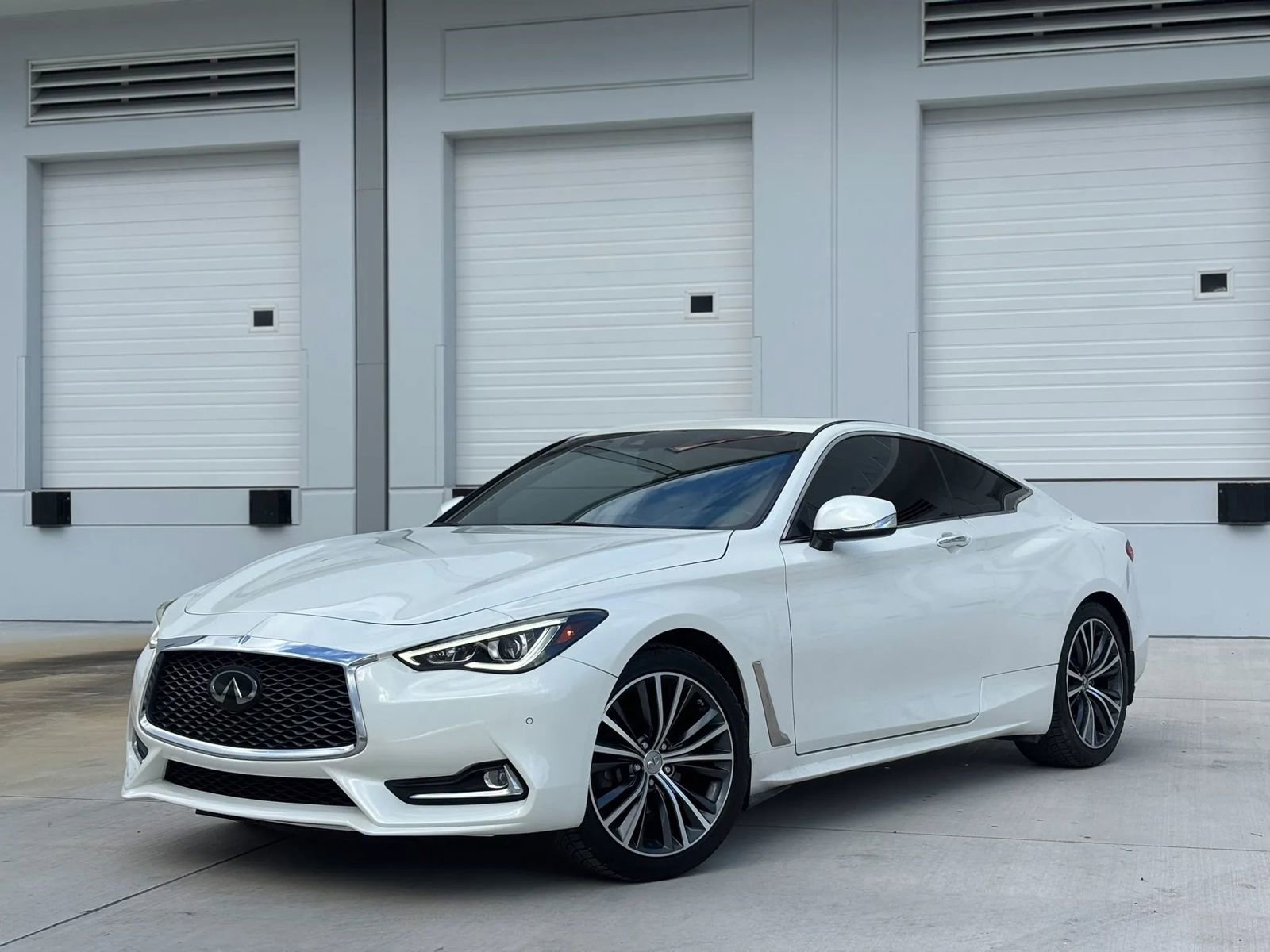 Used 2019 INFINITI Q60 3.0t Luxe w/ Essential Package image 6