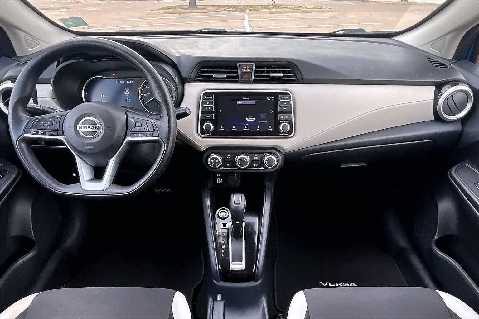 Used 2022 Nissan Versa SV FWD image 9