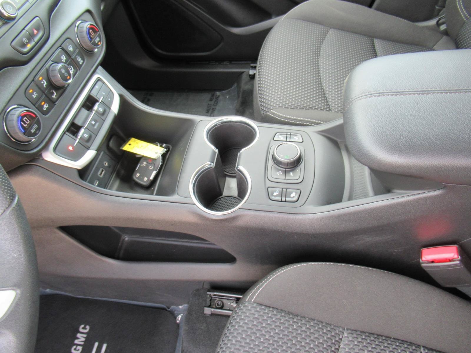 Used 2024 GMC Terrain SLE w/ Driver Convenience Package FWD image 20