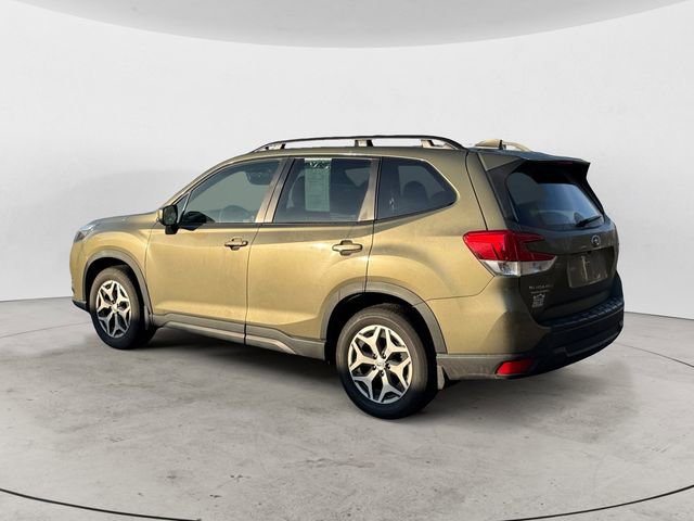 Used 2023 Subaru Forester Premium image 3
