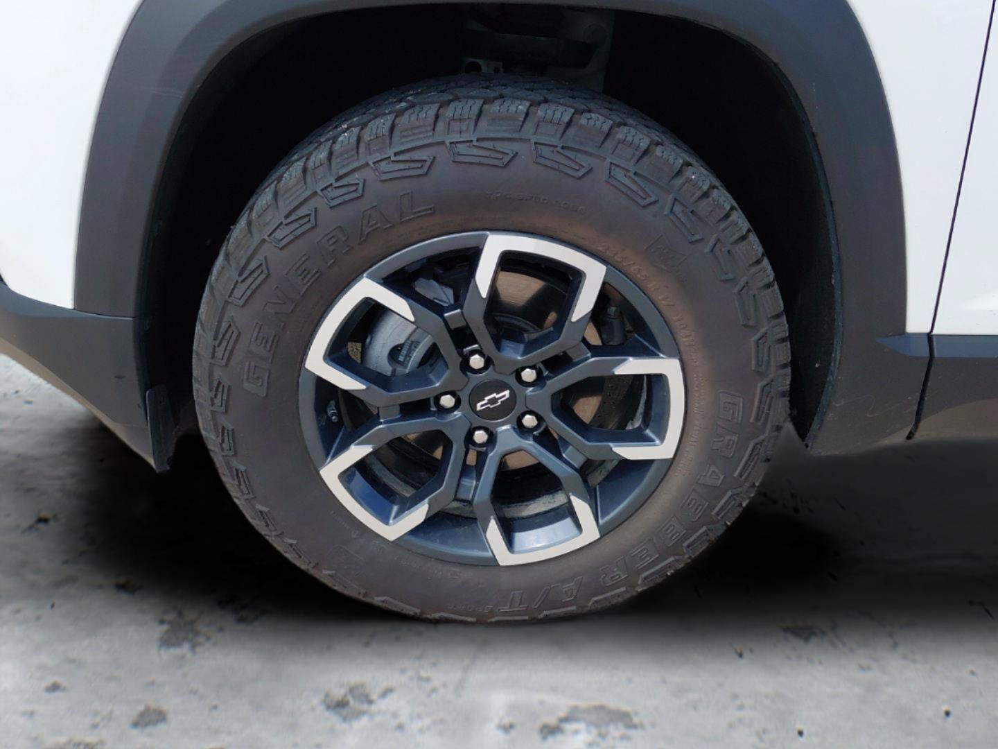 Used 2025 Chevrolet Equinox ACTIV w/ Safety and Technology Package AWD/4WD image 9