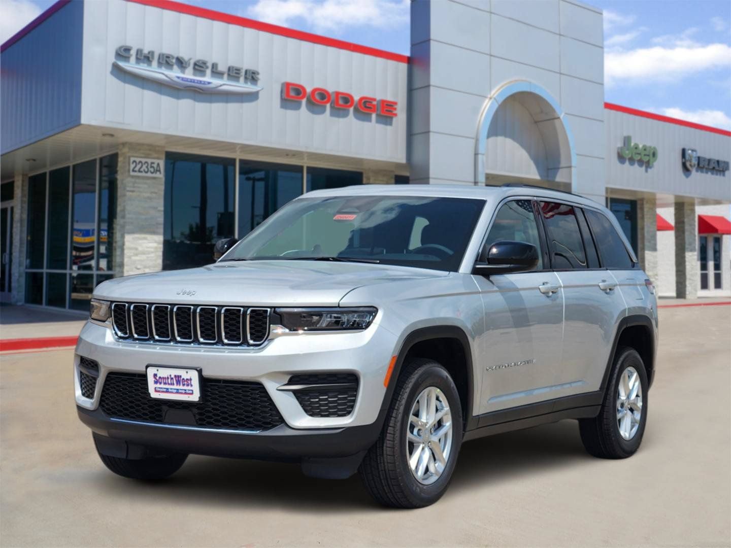 New 2026 Jeep Grand Cherokee Laredo RWD image 2