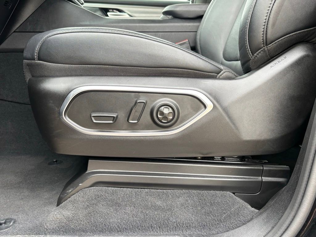 Used 2025 Jeep Wagoneer Series II w/ 8-Passenger Seating Package image 15