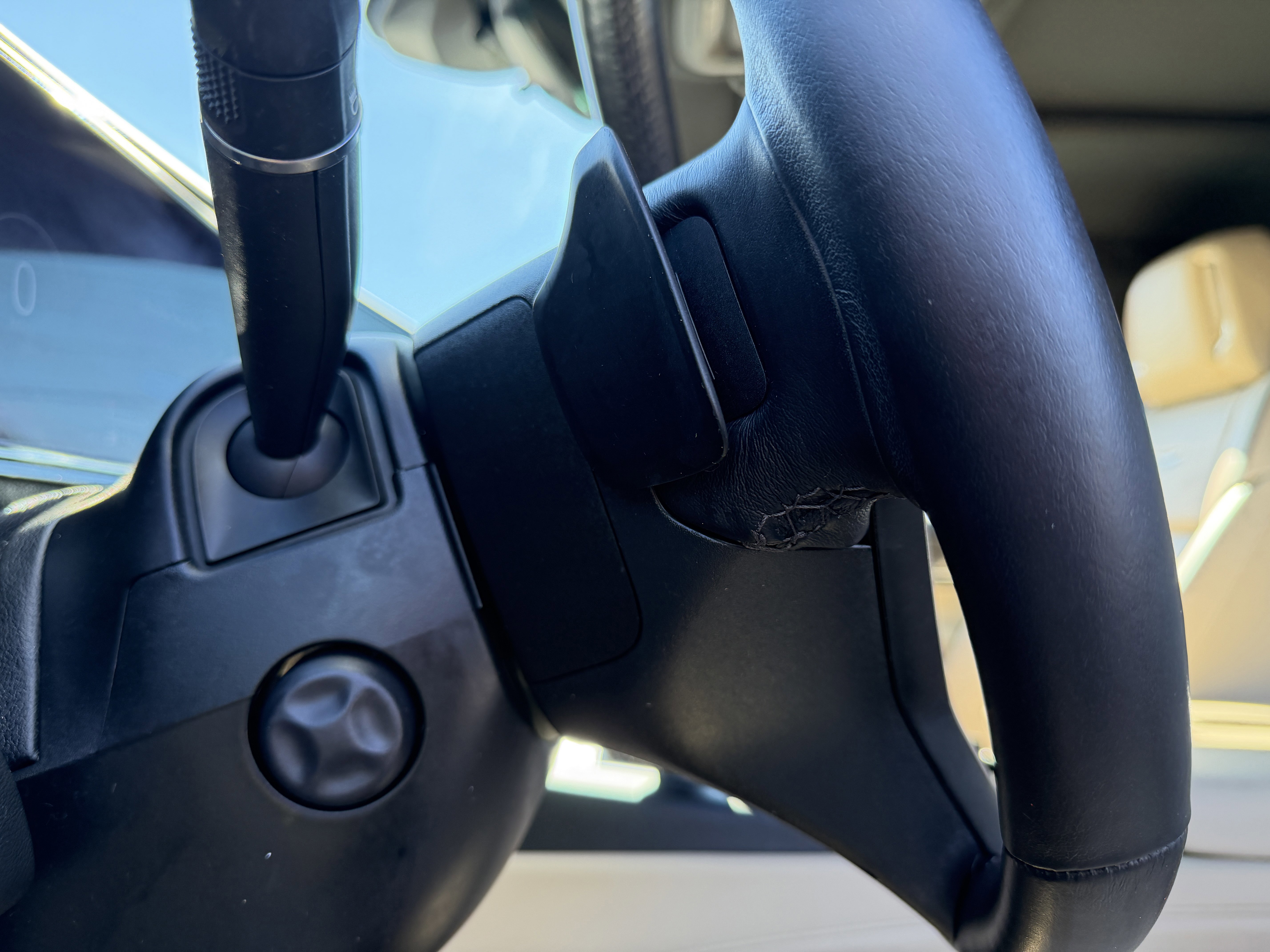 Used 2021 Cadillac Escalade ESV Premium Luxury w/ LPO, Illumination Package image 31