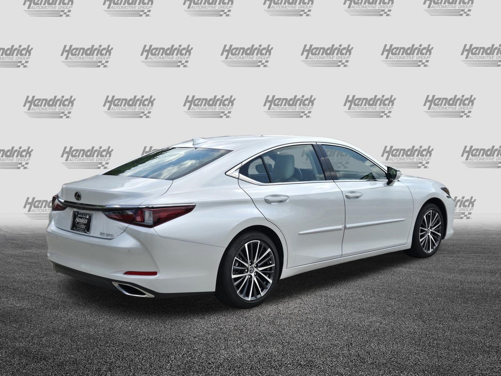Used 2025 Lexus ES 350 w/ Premium Package FWD image 8