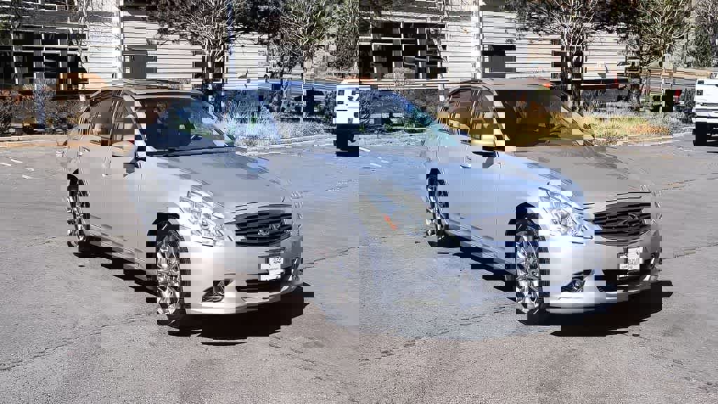 Used 2010 INFINITI G37 Journey w/ Premium Pkg image 3