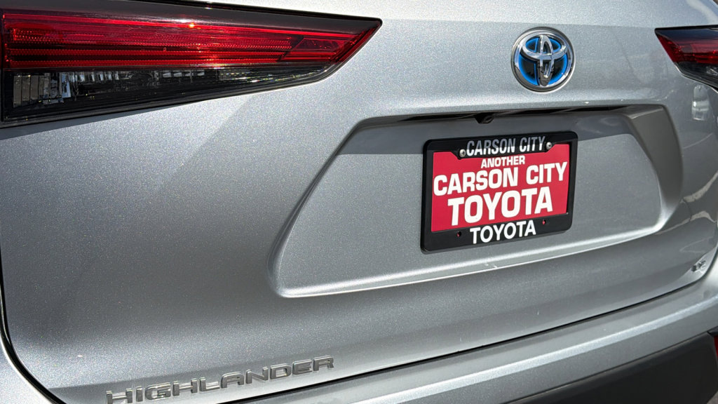 Used 2023 Toyota Highlander LE image 28