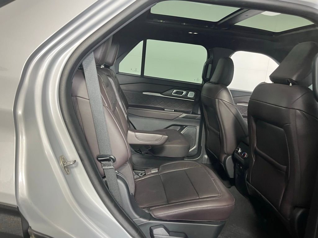Used 2025 Ford Explorer Platinum w/ LUX Leather Package image 32