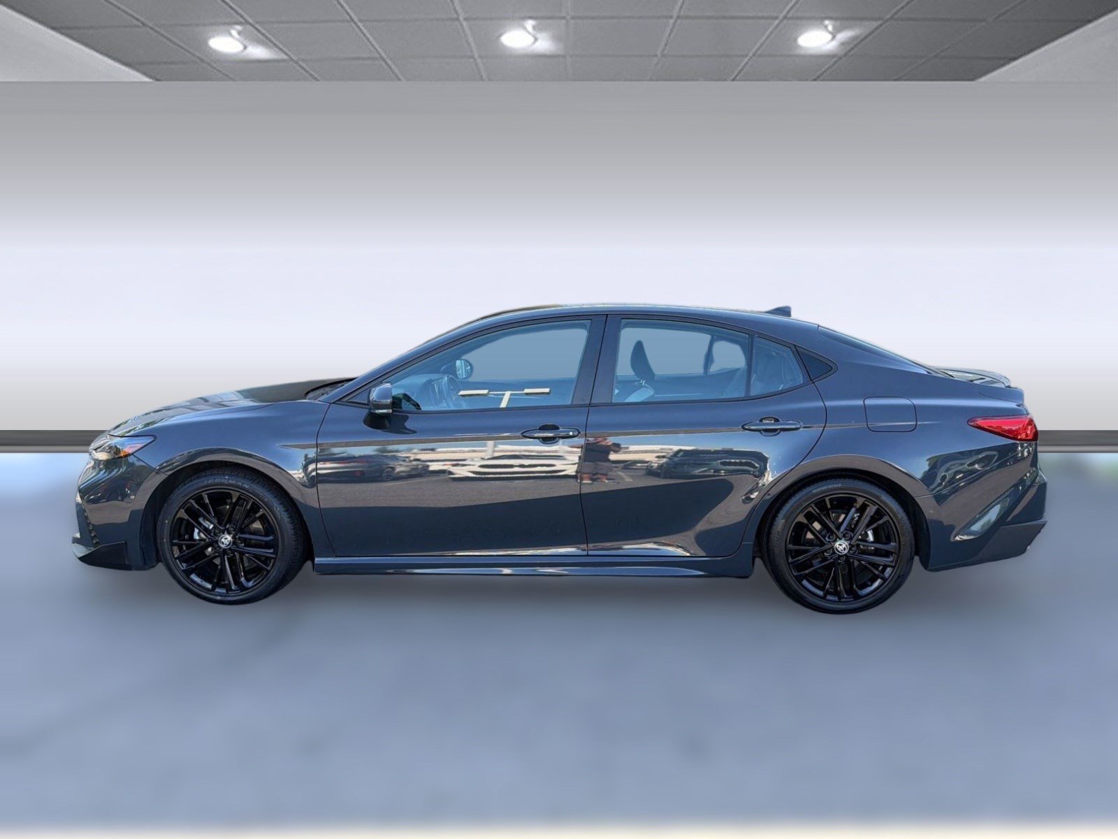 Used 2025 Toyota Camry SE FWD image 2