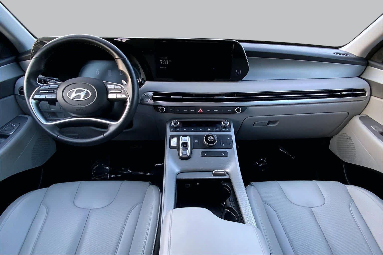 Used 2025 Hyundai Palisade SEL FWD image 14