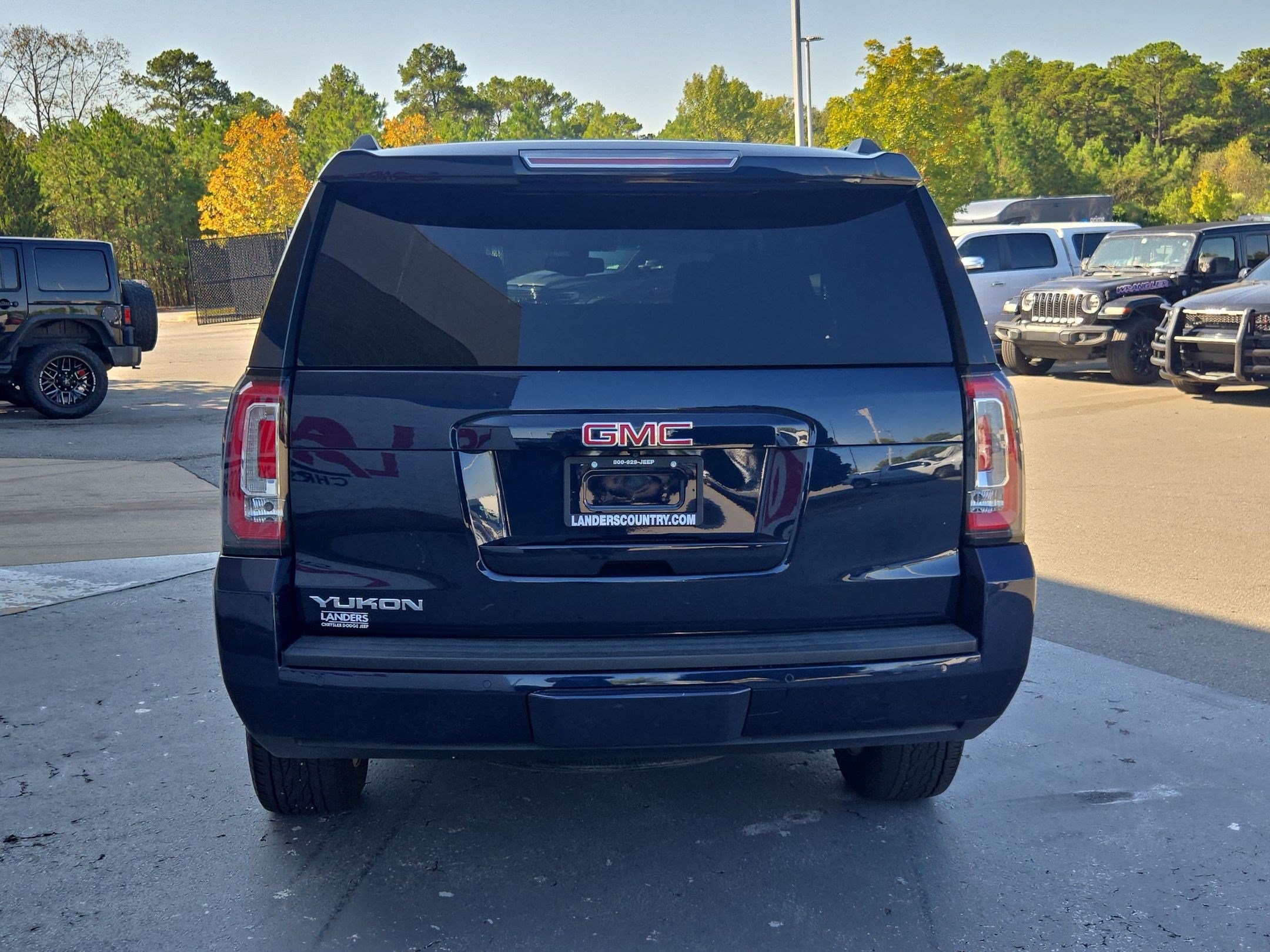 Used 2019 GMC Yukon SLE w/ SLE Value Package AWD/4WD image 6