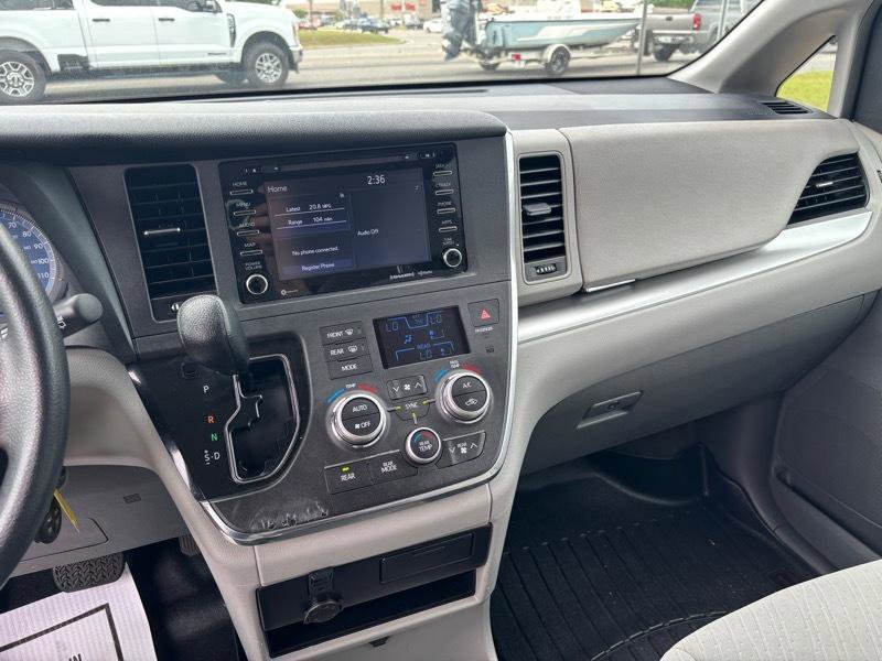 Used 2019 Toyota Sienna LE FWD image 11