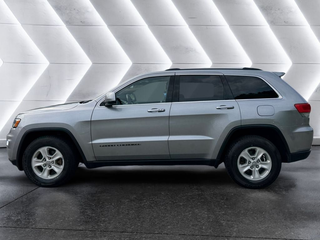 Used 2017 Jeep Grand Cherokee Laredo w/ Quick Order Package 23E AWD/4WD image 3