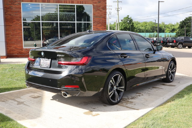 Used 2023 BMW 330i xDrive Sedan w/ Premium Package AWD/4WD image 37