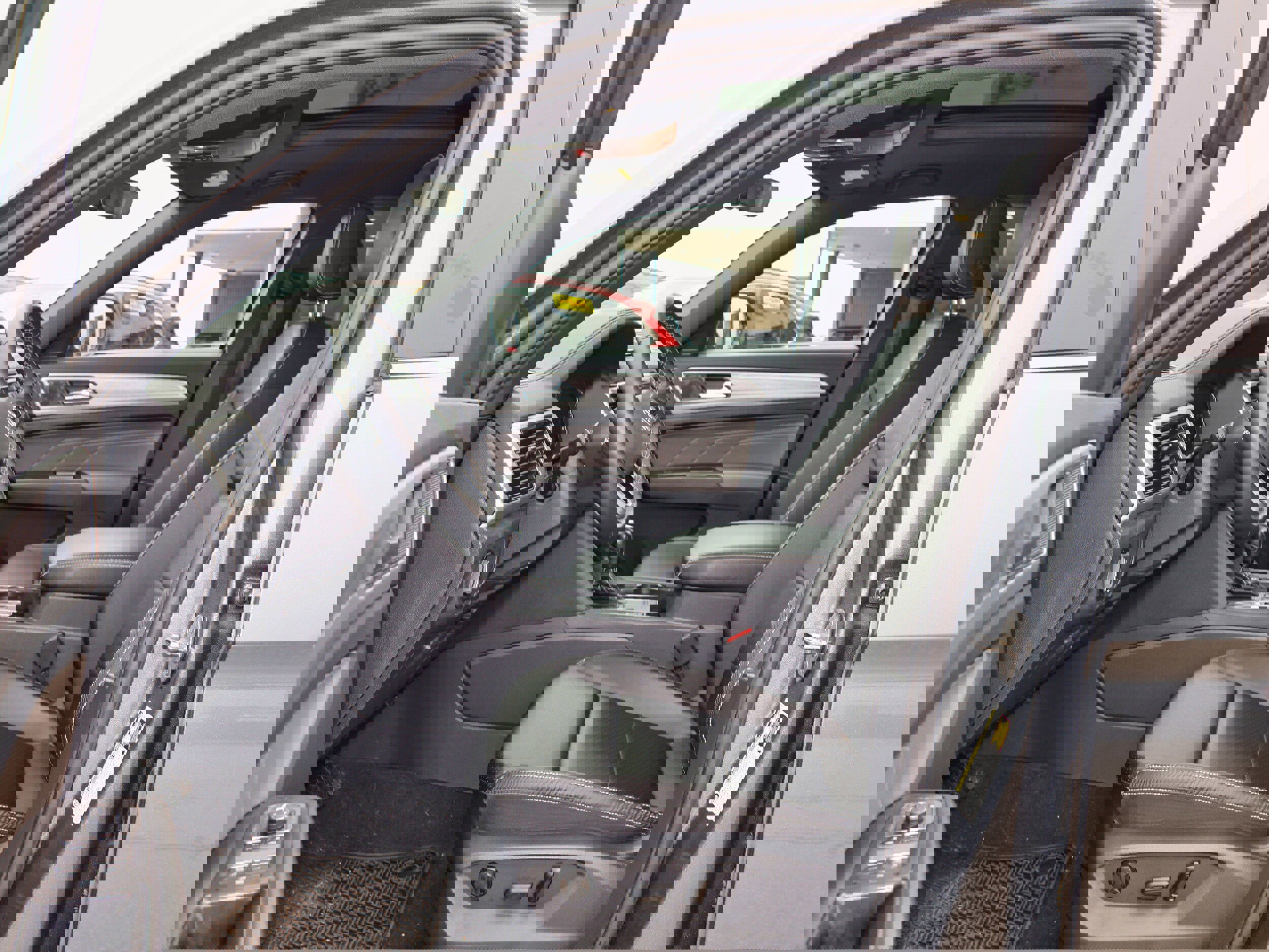 Used 2023 Volkswagen Atlas Cross Sport SE image 11