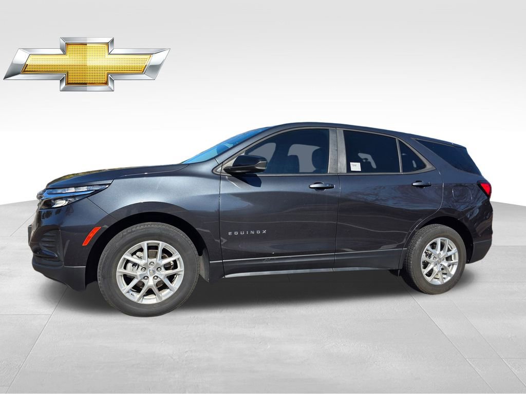 Used 2022 Chevrolet Equinox LS w/ LS Convenience Package image 3