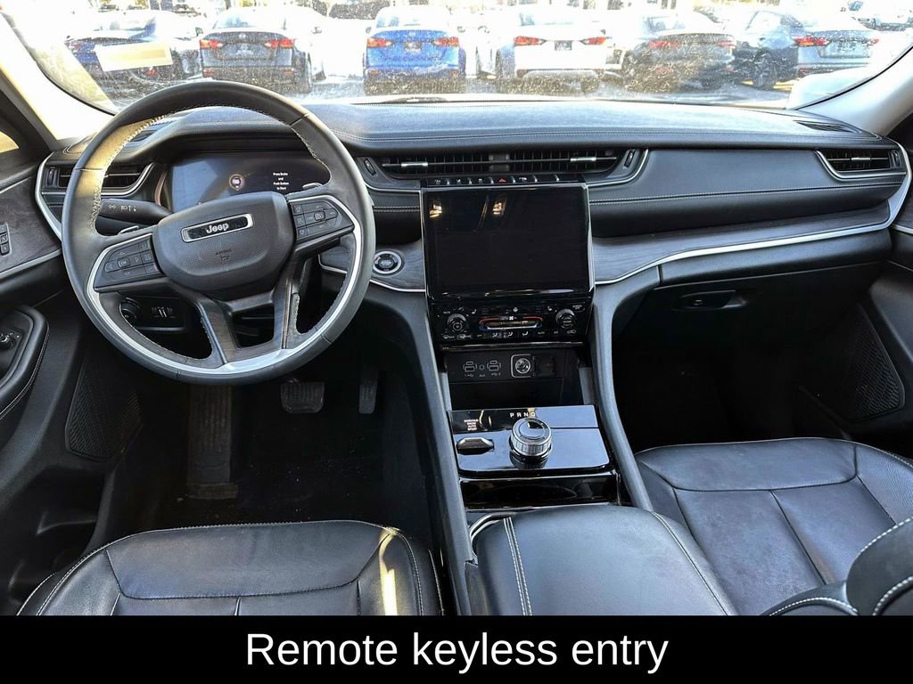 Used 2023 Jeep Grand Cherokee L Limited w/ Black Appearance Package image 13