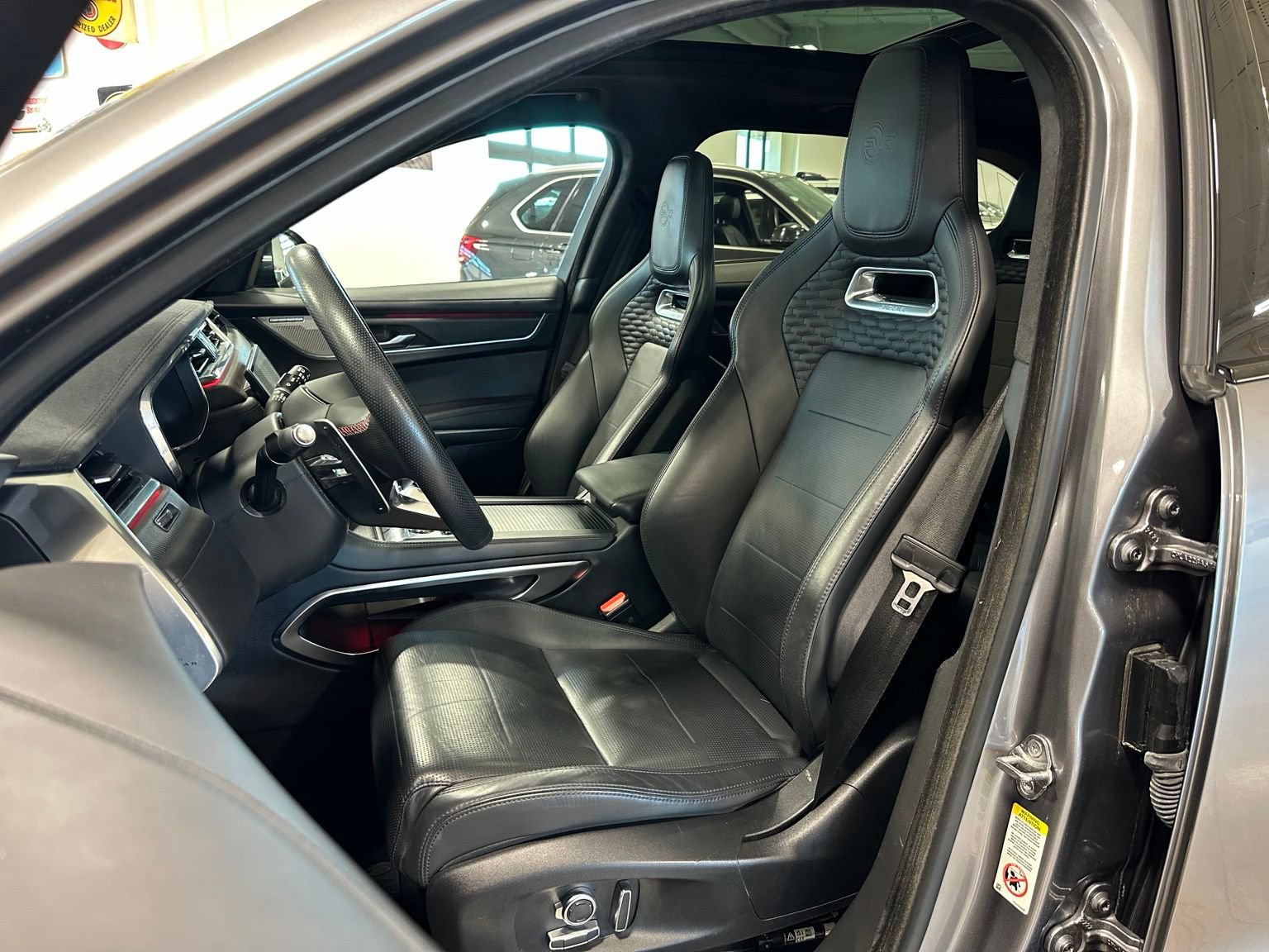 Used 2023 Jaguar F-PACE SVR AWD/4WD image 15