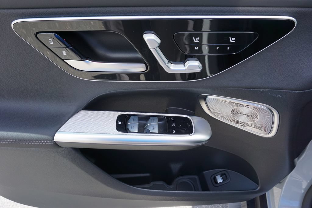 Certified 2025 Mercedes-Benz GLC 300 4MATIC image 21