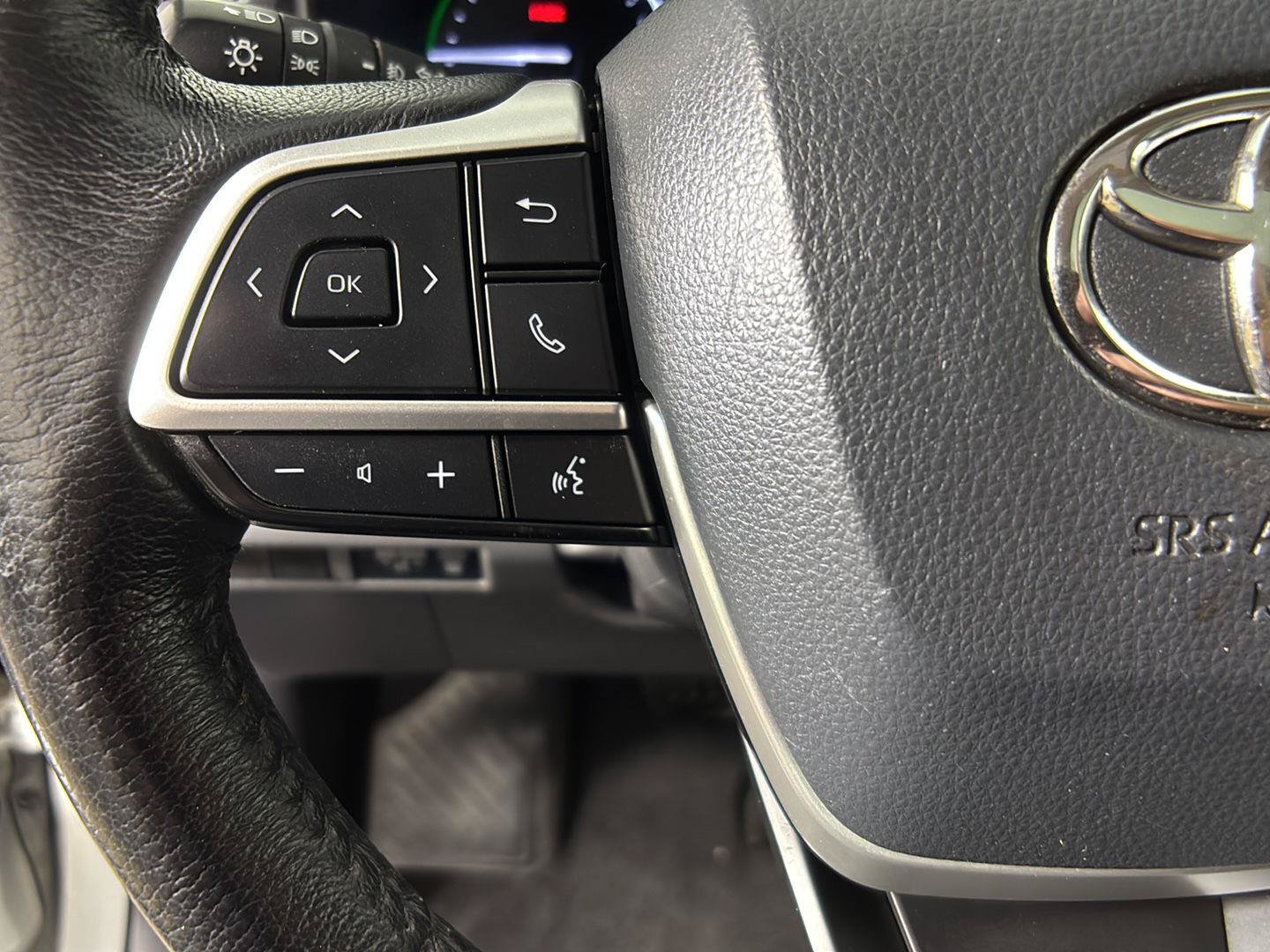 Used 2021 Toyota Sienna XLE FWD image 32