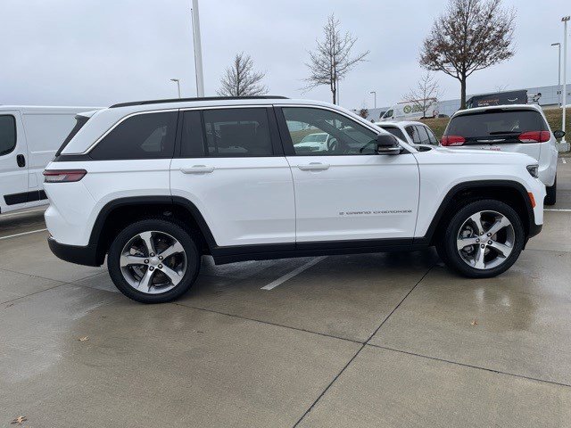 New 2025 Jeep Grand Cherokee Limited w/ Trailer Tow Package image 7