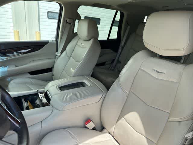 Used 2015 Cadillac Escalade Luxury AWD/4WD image 4