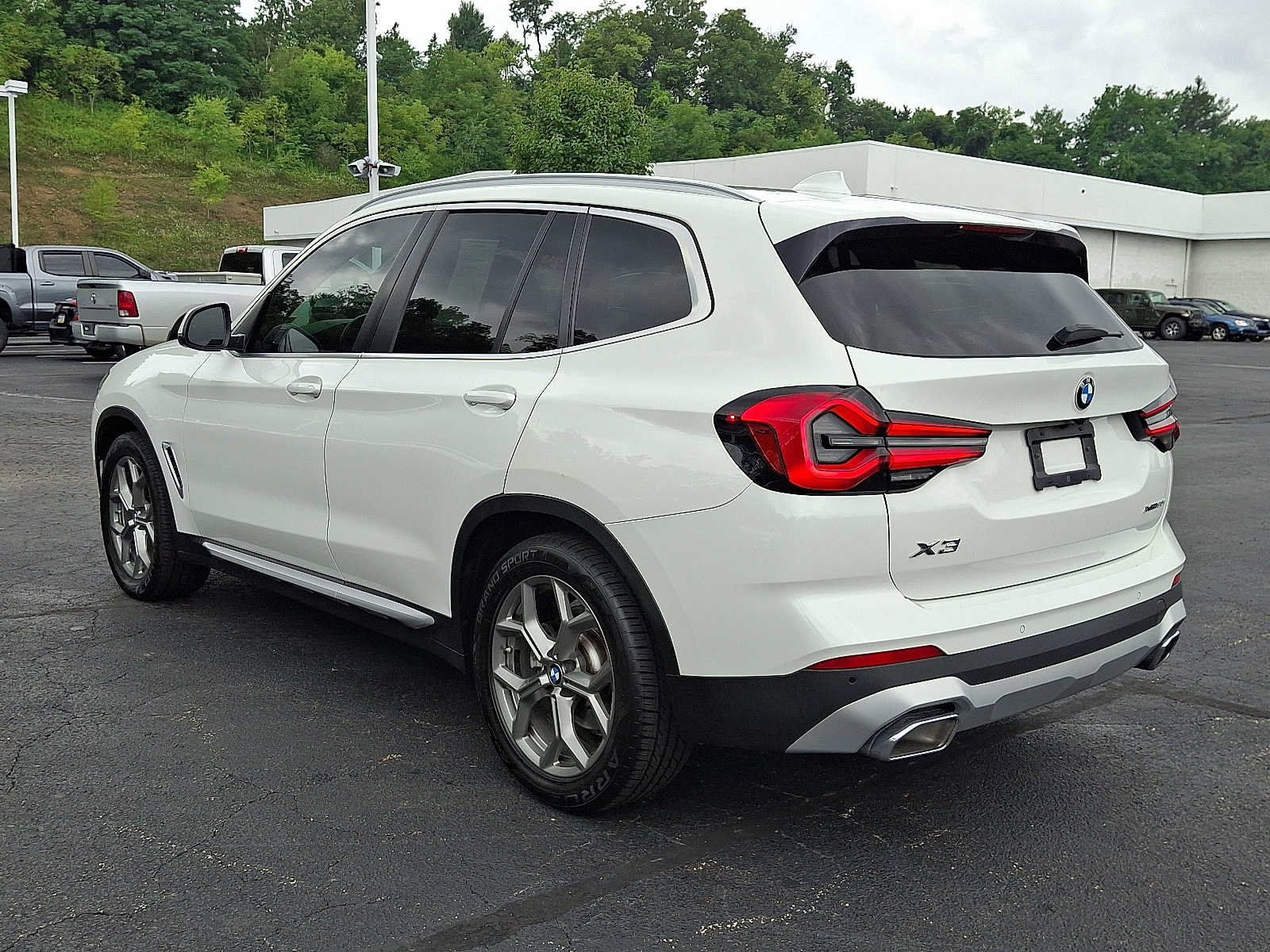 Used 2022 BMW X3 xDrive30i w/ Convenience Package AWD/4WD image 4