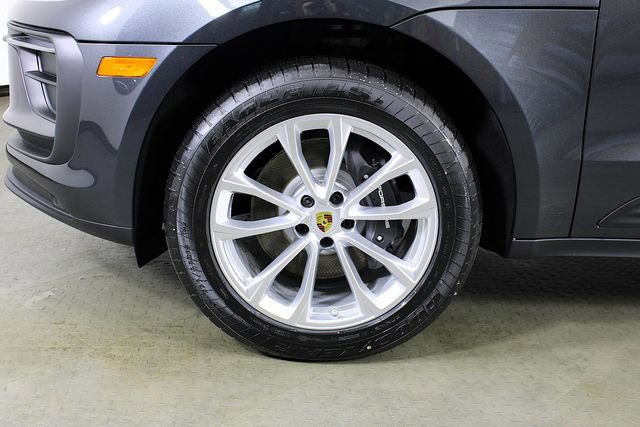 Used 2025 Porsche Macan image 12