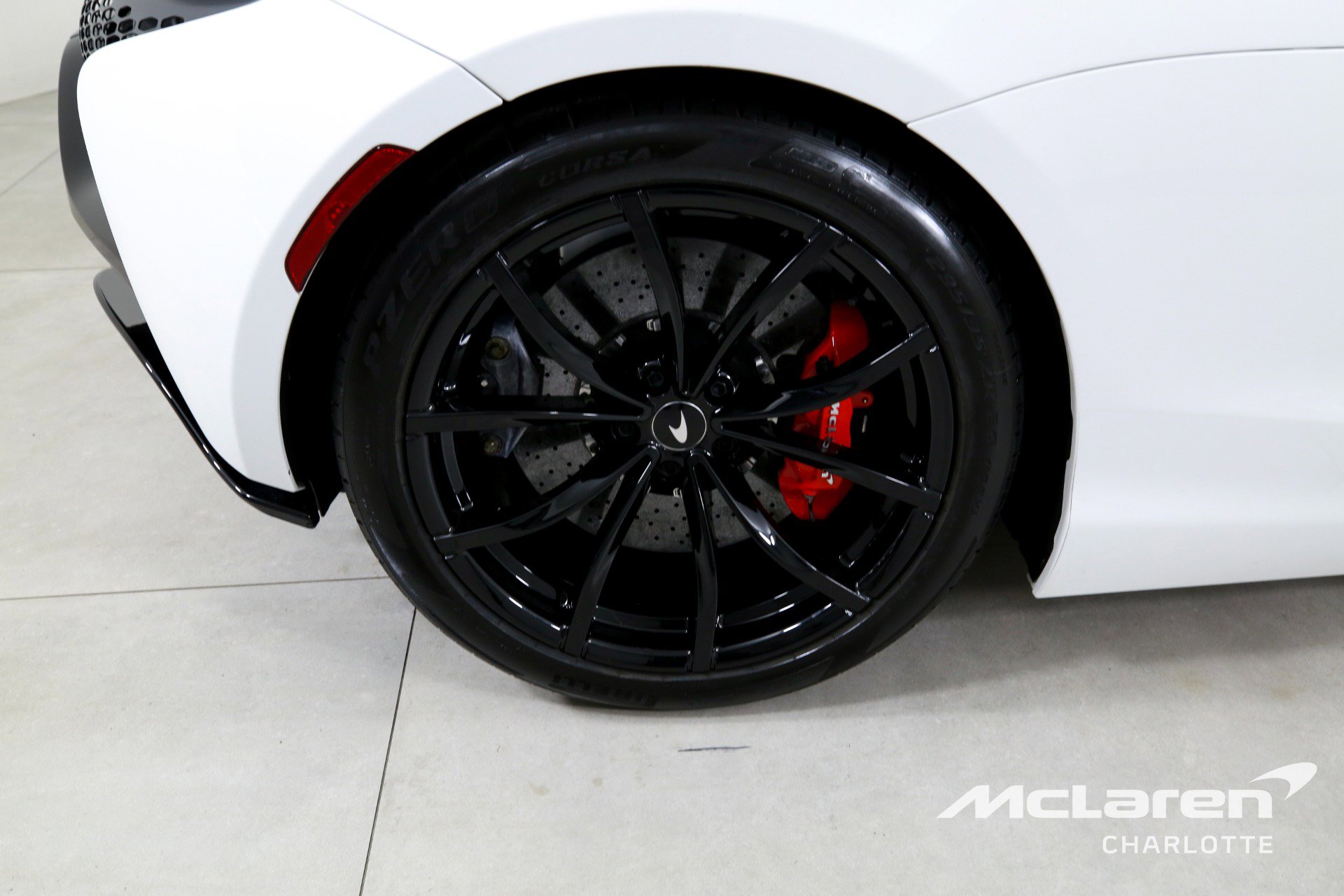 Used 2024 McLaren Artura image 23