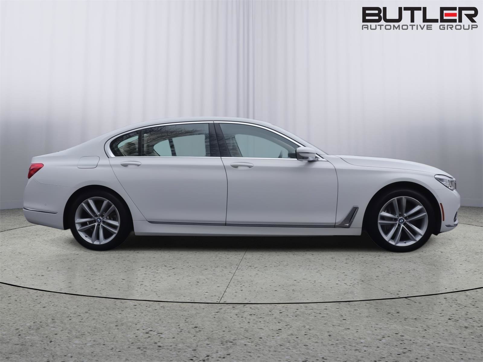 Used 2016 BMW 750i image 7