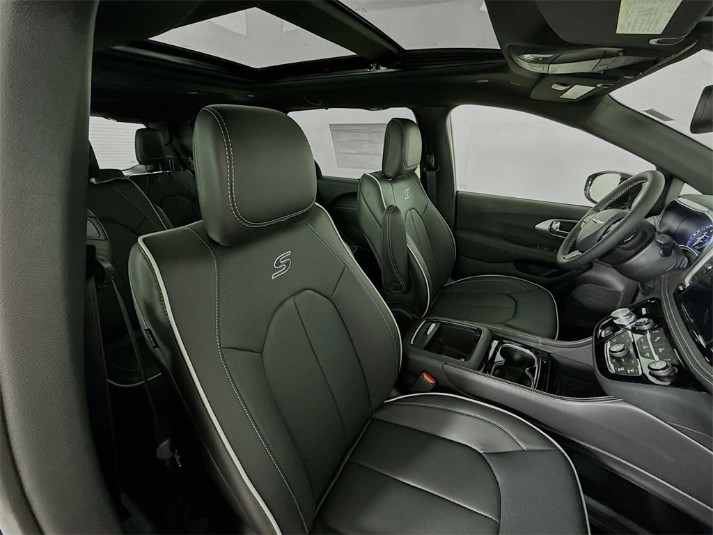 New 2026 Chrysler Pacifica Limited image 31