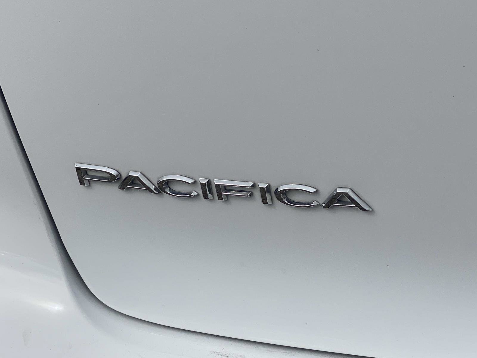 Certified 2025 Chrysler Pacifica Select FWD image 5
