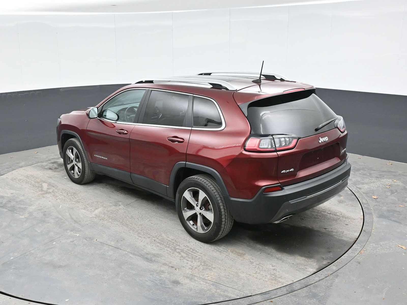 Used 2019 Jeep Cherokee Limited AWD/4WD image 12