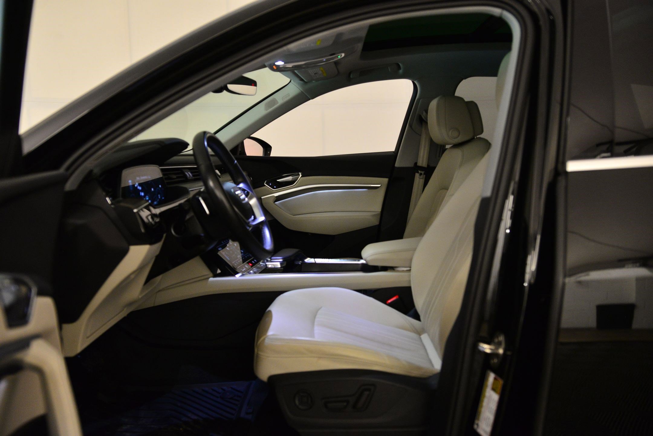 Certified 2024 Audi Q8 e-tron Premium Plus w/ Premium Plus Package image 26