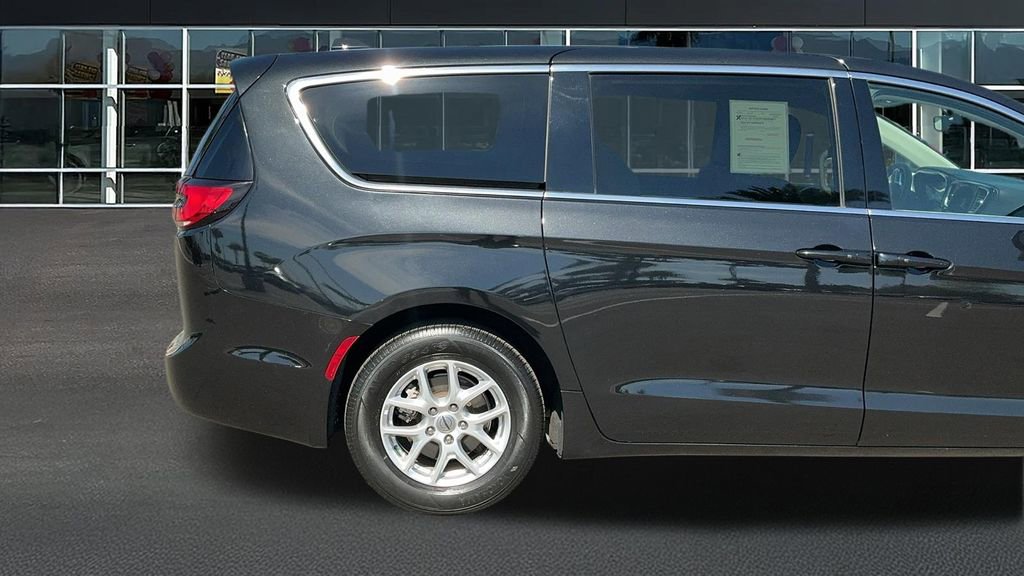 Used 2023 Nissan Frontier SV w/ Tow Package image 27