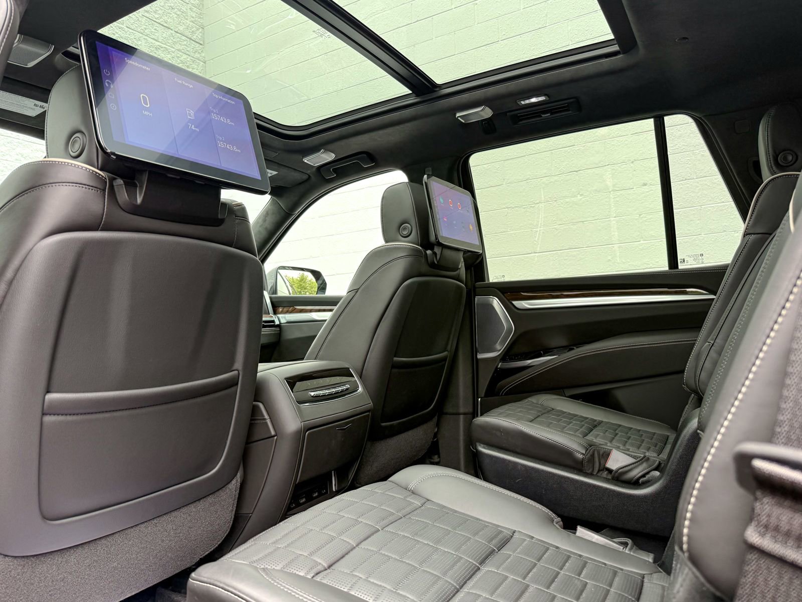 Certified 2025 Cadillac Escalade Sport Platinum w/ LPO, ONYX Package AWD/4WD image 40