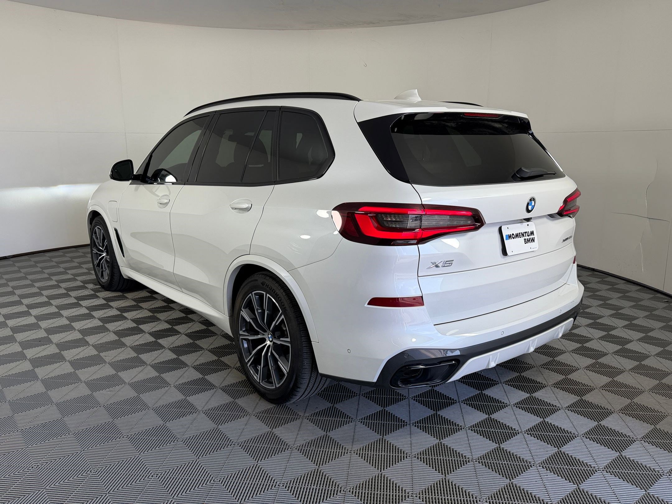 Used 2021 BMW X5 xDrive45e w/ M Sport Package AWD/4WD image 3
