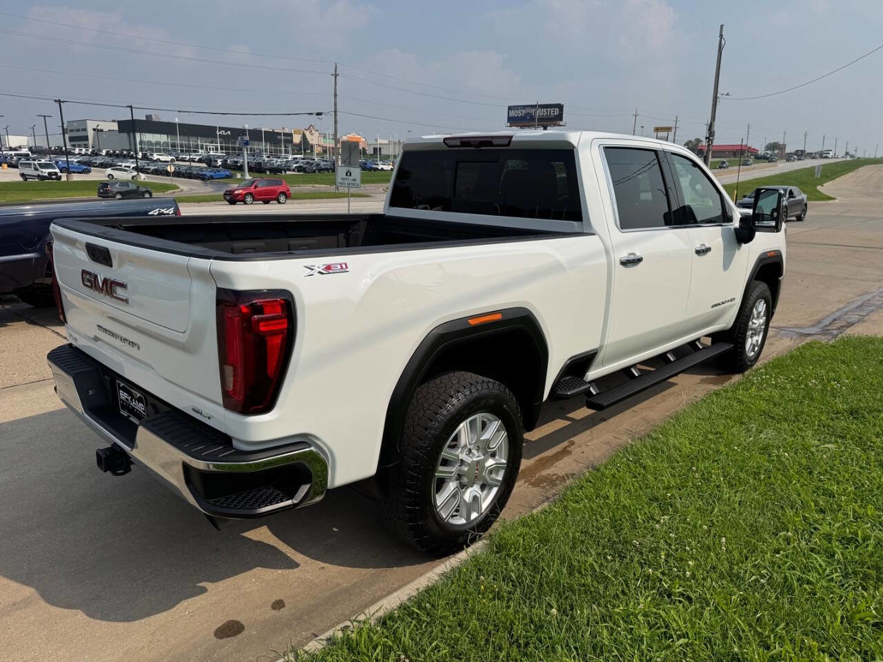 Used 2022 GMC Sierra 2500 SLT w/ SLT Convenience Package image 5