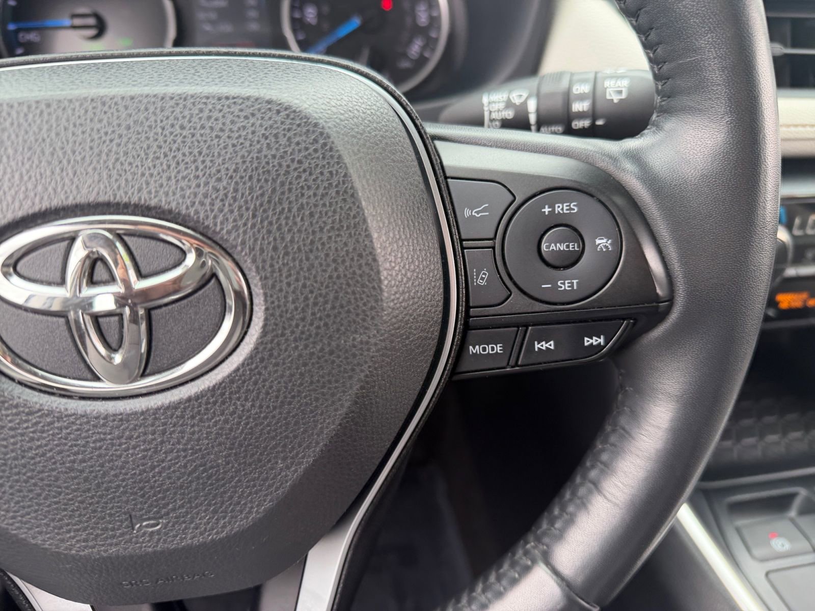 Certified 2021 Toyota RAV4 XLE w/ XLE Grade Weather Package AWD/4WD image 18