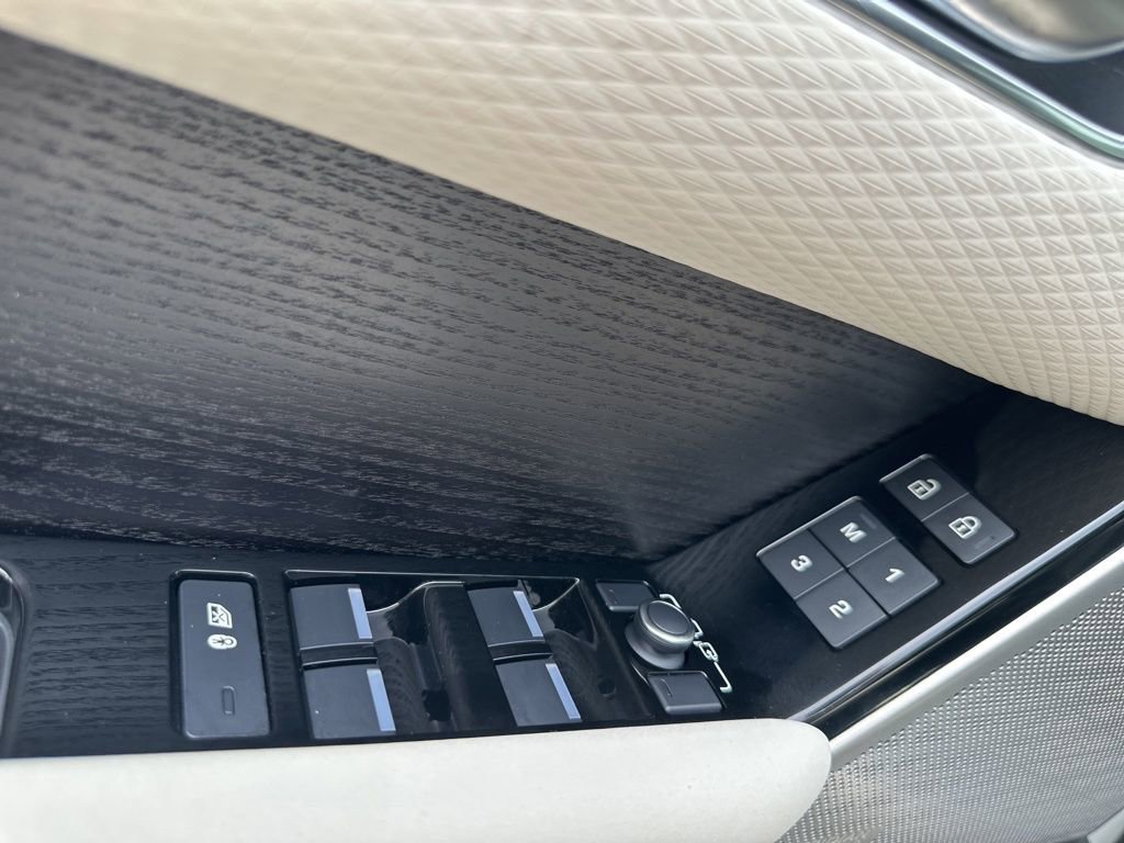 Used 2022 Land Rover Range Rover Velar R-Dynamic S image 13